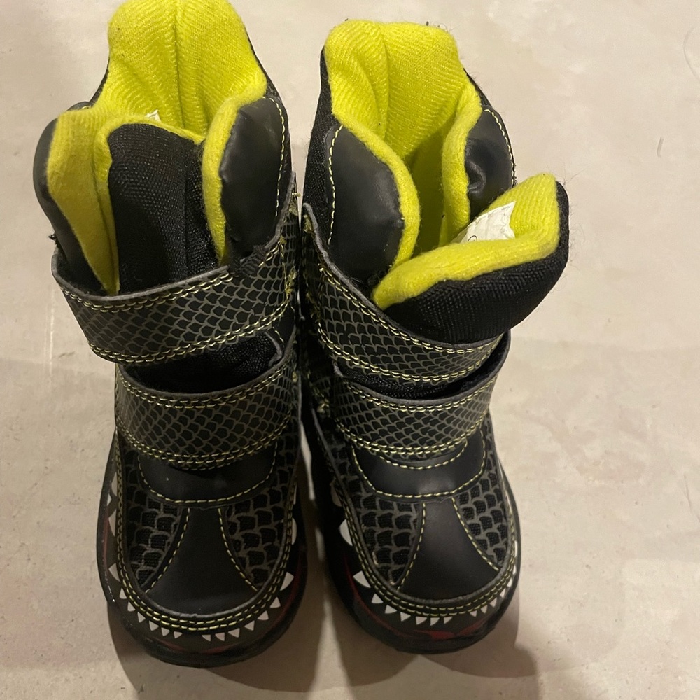 Toddler Size 5 Winter boots